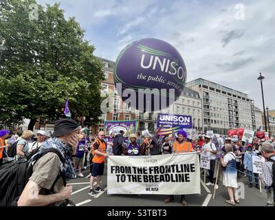 Chiediamo meglio: Marzo e Rally, sabato 18 giugno 2022, Portland Place, Londra, delegati sindacali Unison Foto Stock