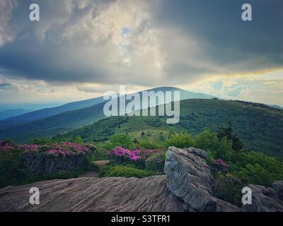 Tramonto vista montagna Foto Stock