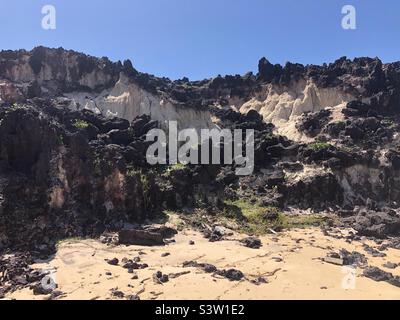Paesaggio aspro nel nord del Brasile lungo il mare. Foto Stock