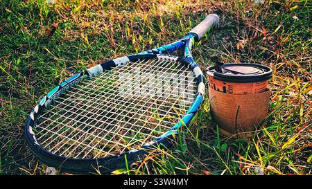 Racchetta da tennis e caffè Foto Stock