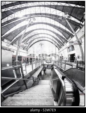 Stazione DLR di Canary Wharf. Foto Stock
