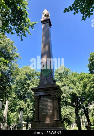 L'impressionante lapide del famoso Halifax, il birraio canadese Alexandre Keith e sua moglie Eliza. Keith era originario di Caithness-Shire, Scozia. Foto Stock