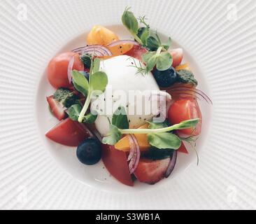 Insalata di burrata di pomodoro colorata Foto Stock