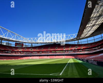 Vista generale sullo stadio Emirates, sede dell'Arsenal Football Club durante la prima partita in casa della stagione calcistica della Premier League 2022-23. Foto Stock