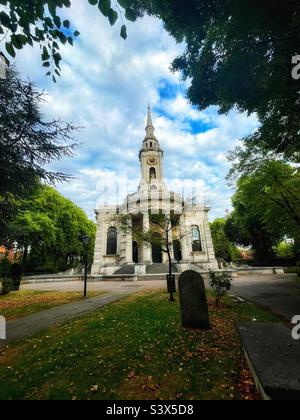 La chiesa parrocchiale di San Paolo, Deptford. Progettata da Thomas Archer in seguito a una legge del 1711 per la costruzione di nuove chiese a Londra e nei suoi sobborghi in crescita, è una “Chiesa della Regina Anna”. Grado i elencato. Foto Stock