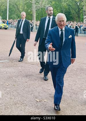 Re Carlo III, rientrato a Clarence House, il 11 settembre 2022, giorno in cui fu ufficialmente proclamato Re prima del Consiglio di adesione a St James’s Palace, Londra Foto Stock