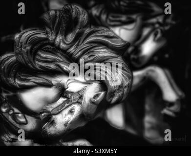 Cavallo carosello Carnevale in bianco e nero Foto Stock