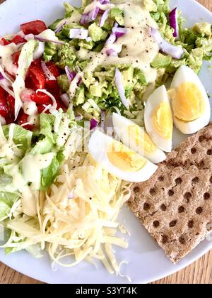 Insalata di avocado e uova sode Foto Stock