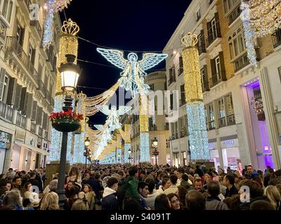 Luci di Natale sulla strada della città vecchia di Calle Marques de Larios a Malaga Foto Stock