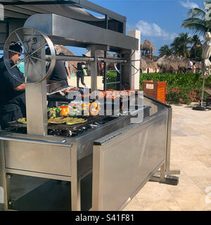 Grill vicino alla piscina, Hyatt Ziva Cancun, Punta Cancun, Hotel zone, Cancun, Quintana Roo, Messico Foto Stock