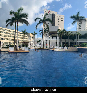 Piscina, Hyatt Ziva Cancun, Punta Cancun, Hotel zone, Cancun, Quintana Roo, Messico Foto Stock