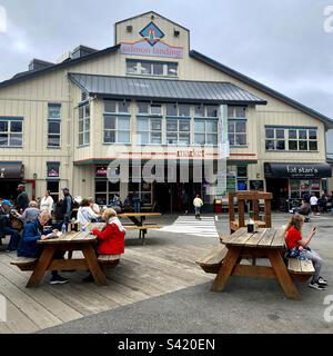 Agosto, 2022, mercato di atterraggio di salmone, Ketchikan, Alaska, Stati Uniti Foto Stock