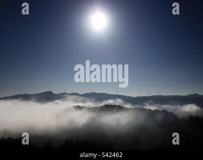 Paesaggio sopra la nebbia, Catalogna, Spagna. Foto Stock