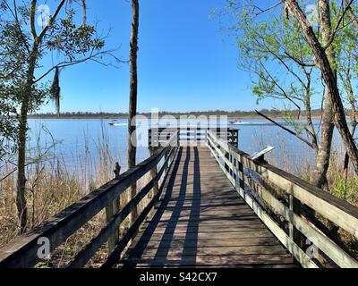 Sciare sul fiume Foto Stock