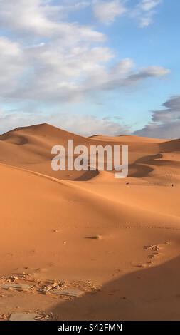 Dune nel Sahara, Erg CHEBBI, Merzouga Foto Stock