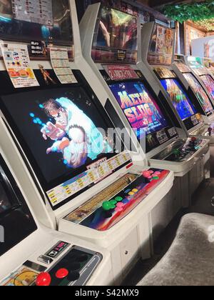 Macchine per giochi arcade retrò, Akihabara, Tokyo, Giappone Foto Stock