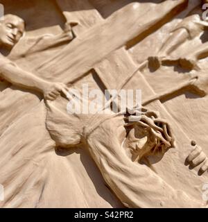 Cascate di Gesù, stazioni della croce, 3rd, 7th, 9th Stazione, Via dolorosa, Modalità ritratto, bassorilievo di getto quasi a grandezza naturale, Canaan nel deserto, Phoenix, Arizona Foto Stock