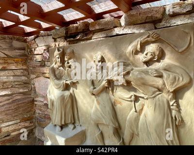 Gesù condannato, stazioni della croce, 1st Stazione, Gesù condannato, Via dolorosa, quasi a grandezza naturale di rilievo, Canaan nel deserto, Phoenix, Arizona Foto Stock