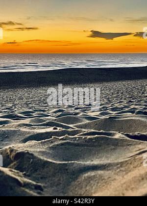 Tramonto perfetto nel sud-ovest della Francia sull'Oceano Atlantico Foto Stock