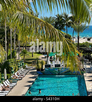 Piscina, Kimpton Surfcomber Hotel, South Beach, Miami Beach, Florida, Stati Uniti Foto Stock