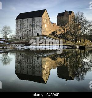 Il bellissimo castello antico di Kastelholm nell'arcipelago delle isole Åland, nella regione del Mar Baltico in Finlandia, in inverno. Foto Stock