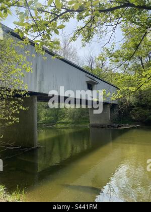 Ponte coperto di Adams Mill sul Wildcat Creek Foto Stock