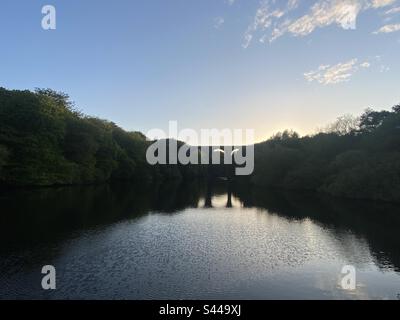 Maggio 2023 Vista del Viadotto a Wayoh serbatoio Edgworth, Lancashire Foto Stock