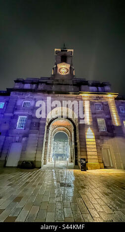 Foto notturna del Melville Building a Royal William Yard, Plymouth Foto Stock