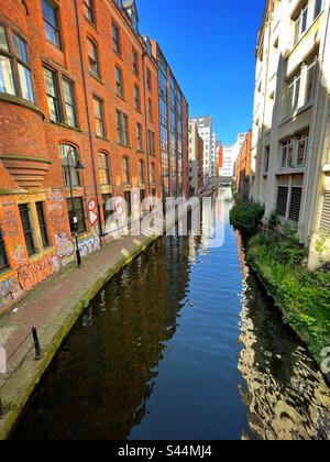 Canale Rochdale che attraversa il centro di Manchester. Foto Stock