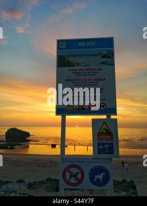 Tramonto sull'oceano. Milady Beach a Biarritz. Pirenei Atlantici, Francia Foto Stock