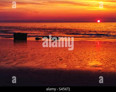 Tramonto sull'oceano. Milady Beach a Biarritz. Pirenei Atlantici, Francia Foto Stock