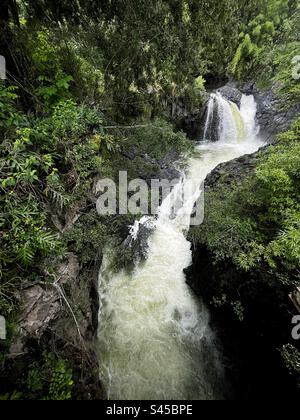 Cascate Hawaii sulla strada per hana Foto Stock