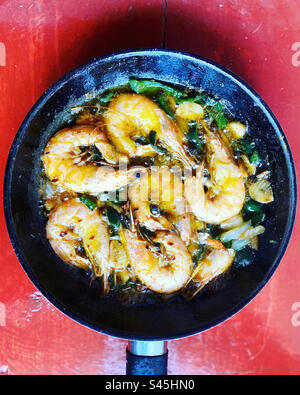 Gamberi fritti con aglio per pranzo a Queretaro, Messico Foto Stock