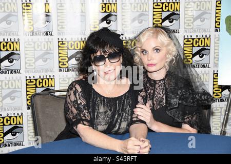 Alyson Levy e Alissa Nutting arrivano al photocall di Adult Swim per l'eutanasia adolescenziale all'Hilton Bayfront al San Diego Comic-con International Day Two tenutosi il 21 luglio 2023. Foto Stock