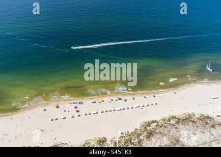 Barche sulla spiaggia di Fort Morgan a Gulf Shores, Alabama Foto Stock