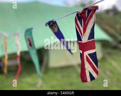 Bandiera dell'Unione sul bunting del campeggio Foto Stock