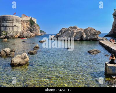 Molo ovest e porto, centro storico di Dubrovnik, Croazia, location delle riprese de il Trono di Spade. Foto Stock