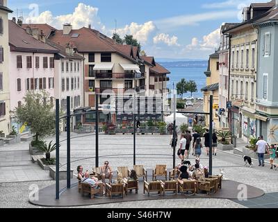 Townsqare nella città di Evian sul lago Ginevra, Francia Foto Stock