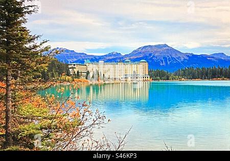 Lake Louise, Rocky Mountains , autumn colours, reflections, mirror, Chateau  Lake Louise Foto Stock