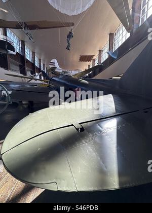 Vecchio aereo al museo Nikola Tesla di Zagabria Foto Stock