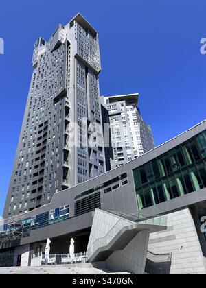 Sea Towers, edificio residenziale e per uffici con vista ad angolo basso a Gdynia, Polonia, Europa, UE Foto Stock