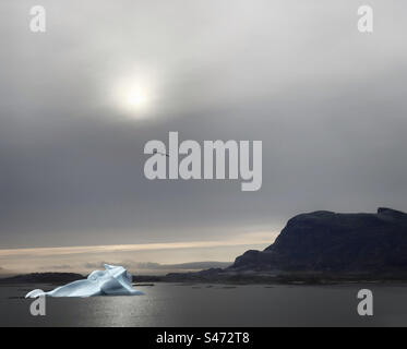 Iceberg al largo della costa della Groenlandia Foto Stock