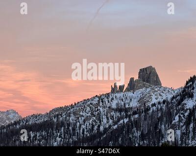 Tramonto sulle Dolomiti, cinque Torri Foto Stock