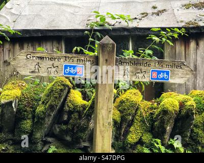 Fingerpost per Grasmere e Ambleside, Lake District Foto Stock