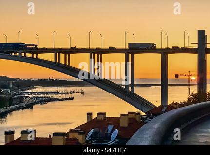 Tramonto sul Rio Douro a Porto, Portogallo Foto Stock