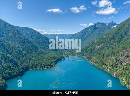 Lago Cushman e le Olympic Mountains dello stato di Washington Foto Stock