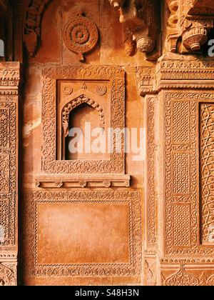 Architettura, disegni del palazzo moghul che mostrano modelli e dettagli del sito patrimonio dell'umanità dell'UNESCO a Fatehpur Sikri in India Foto Stock