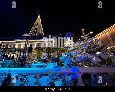 Una scena invernale al parco a tema Liseberg, Gothenburg Svezia a Natale. Foto Stock