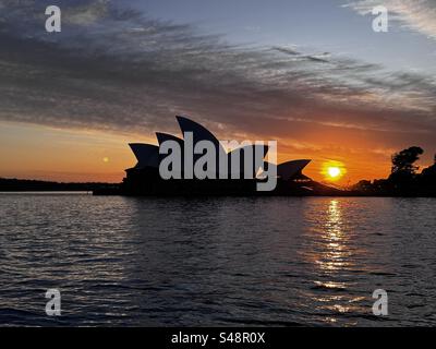 Alba al teatro dell'opera di Sydney Foto Stock