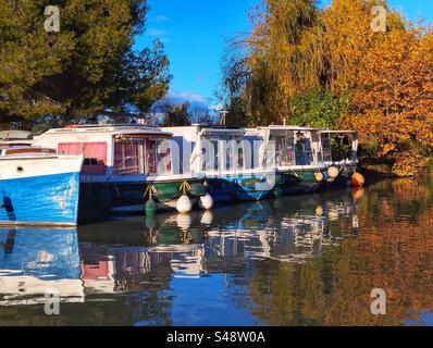 Porto di Colombiers. Canal du Midi. Occitanie, Francia Foto Stock